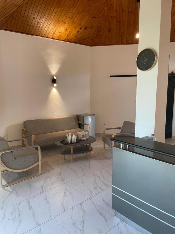 Hotel La Grillade Moroni Eksteriør bilde